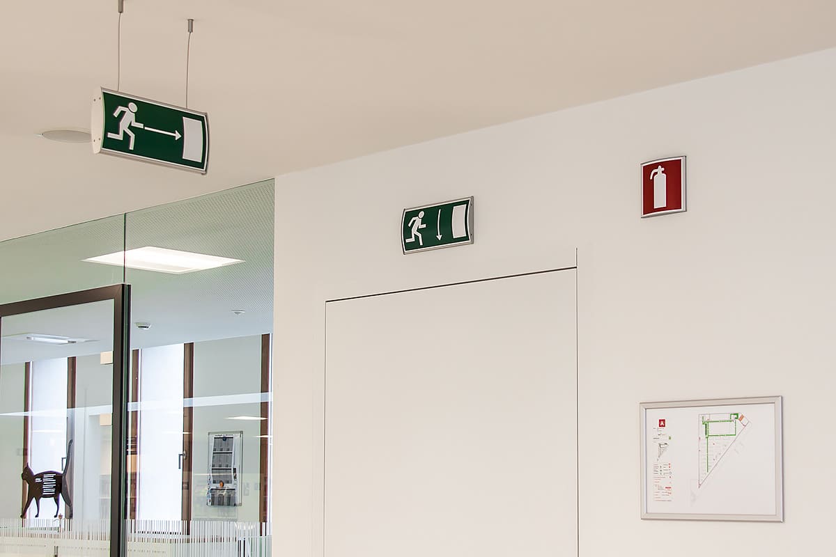 Veiligheidsignalisatie - Bibliotheek Bist - Wilrijk - Sign & Display
