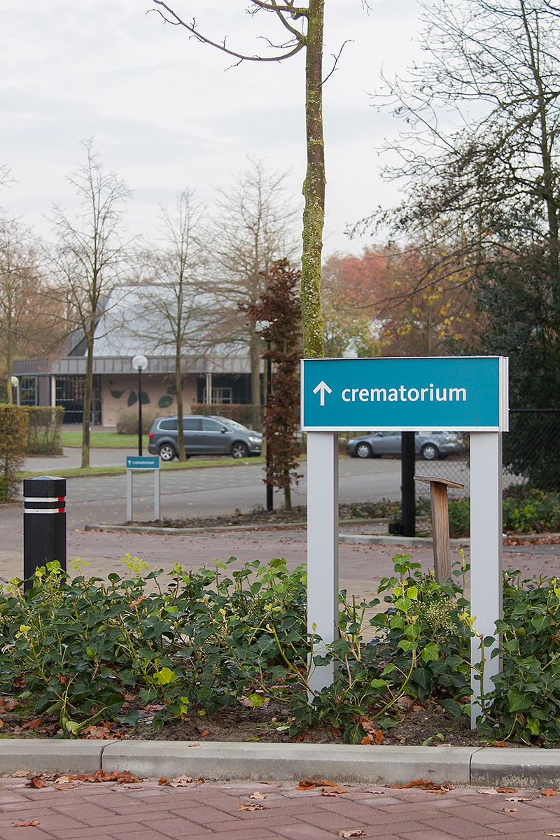 Buitensignalisatie - Crematorium Pontes - Turnhout - Sign & Display