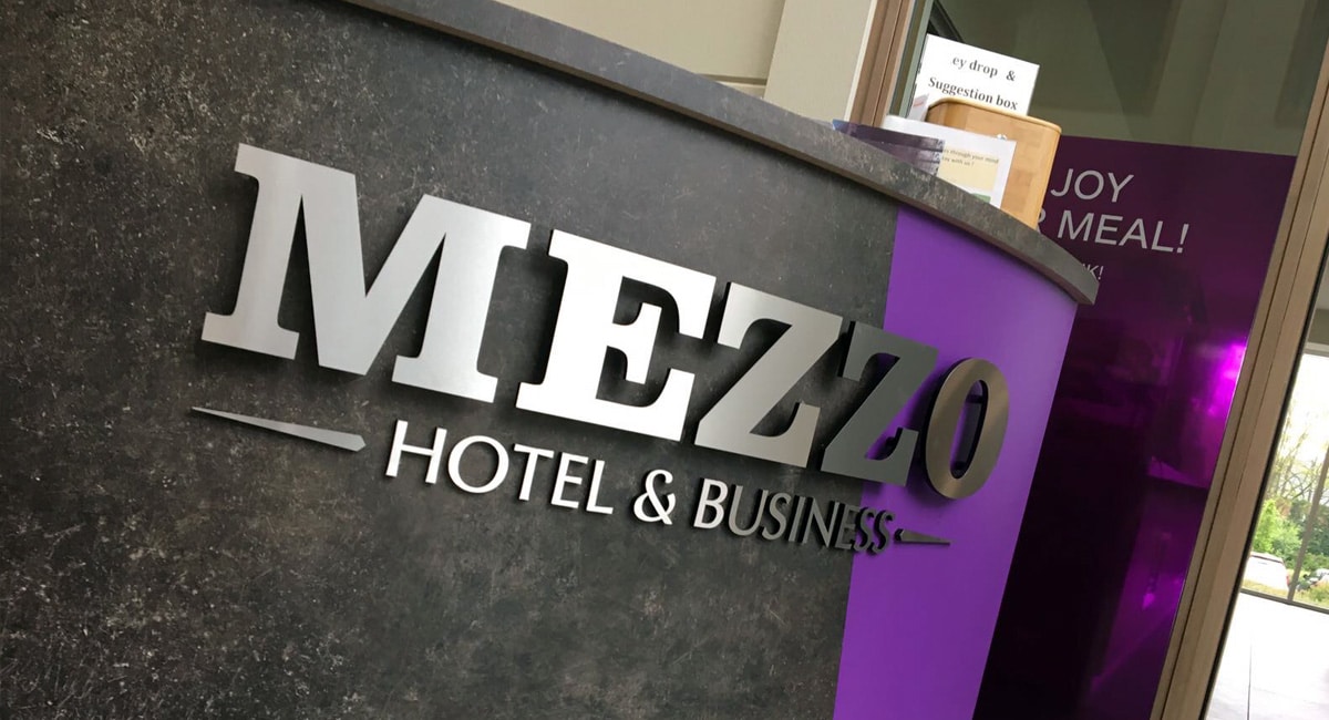 Sign & Display realistaie: Mezzo hotel - freesletters