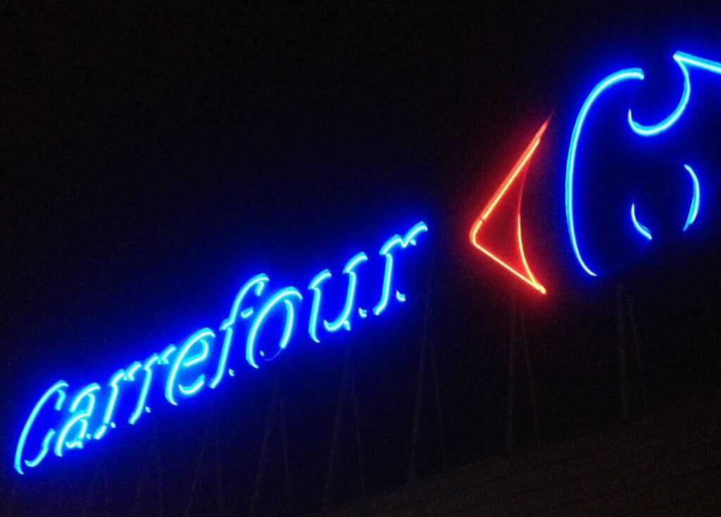 Carrefour - lichtreclame - doosletters - directe verlichting