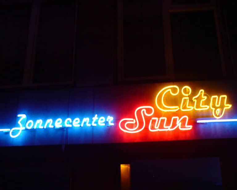 Sun City - neon